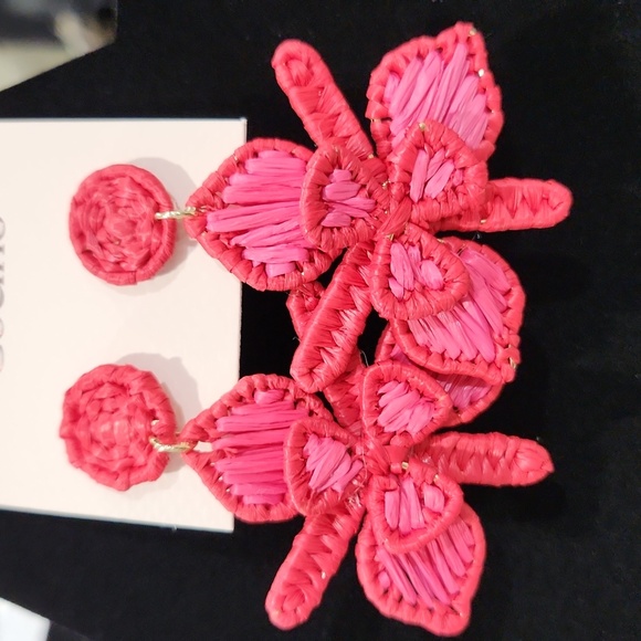 🔹️ Camila Coelho🔹 Beautiful  raffia flower dangle Lightweight Stud  earrings✨️ - Picture 5 of 5